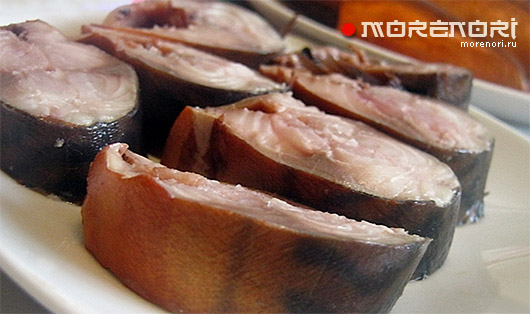 Копчёная скумбрия в луковой шелухе в домашних условиях без жидкого дыма Копчёная скумбрия в луковой шелухе в домашних условиях без жидкого дыма
